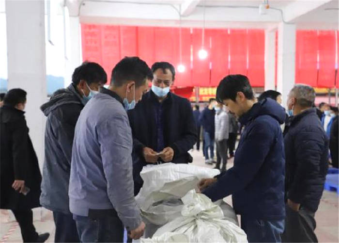 有关于贵州：成交193万元！三都茶叶交易市场今年首开的热门资讯(1)