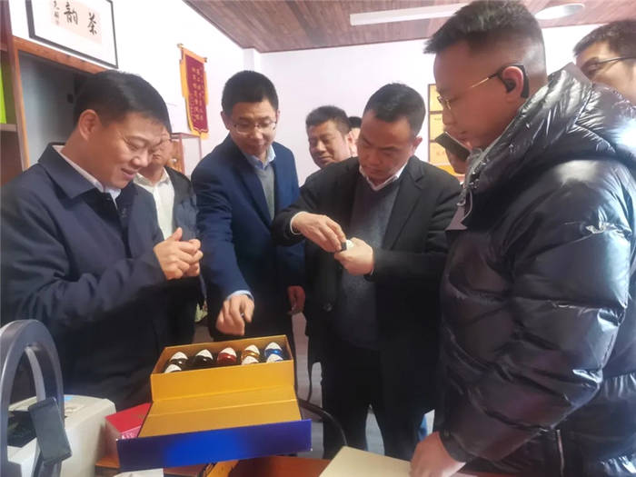 关于开化县委副书记、县长毛献明调研开化茶产业的热门消息(4)