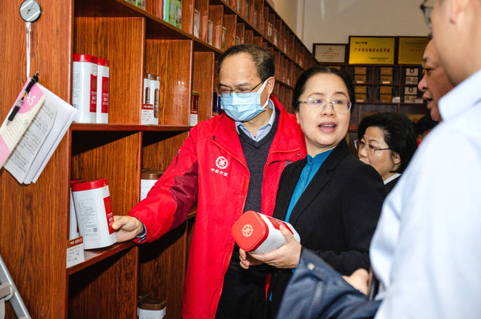 关于梧州市市长钟畅姿调研梧州中茶茶业有限公司的新闻(1)