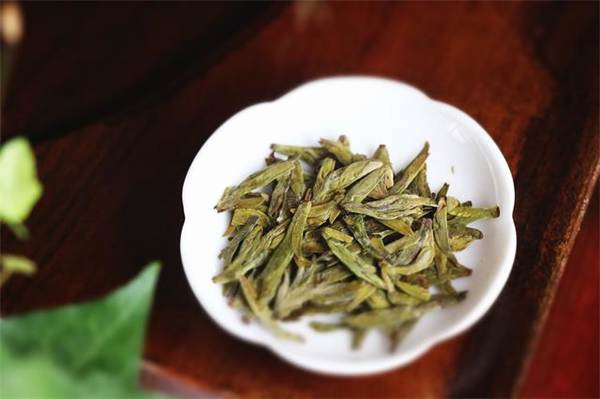 有关于“一两黄金一两茶”，谁炮制了几十万元1斤的天价茶？  的新闻(5)