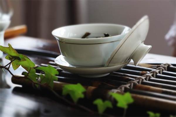 有关于泡沫之下,2021年普洱茶市场真的要变天?芳村市场会被拉垮?的最新消息