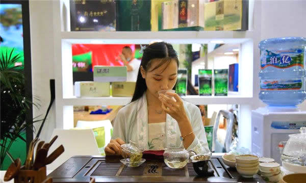 有关于精制川茶 助力四川建成“千亿茶产业强省”战略目标的资讯(1)