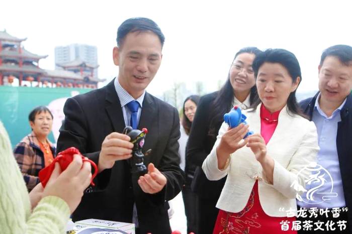 关于2021重庆大足首届“古龙茶文化节”暨乡村旅游民俗展演展销活动纪实的新闻(12)
