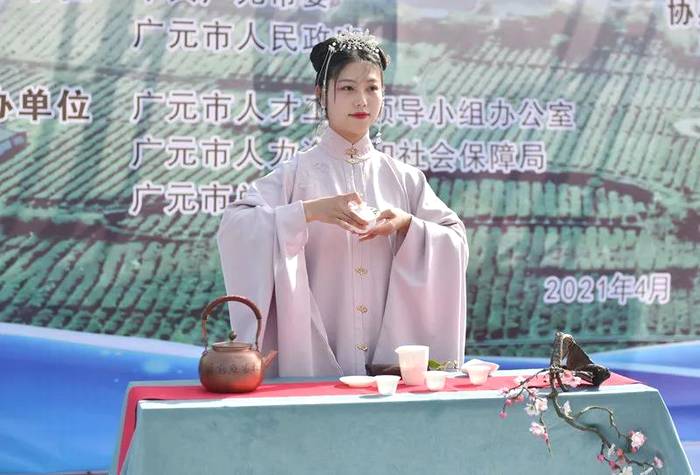 有关于广元市首届茶产业职业技能竞赛采茶与制茶比赛成功举办的新闻(12)