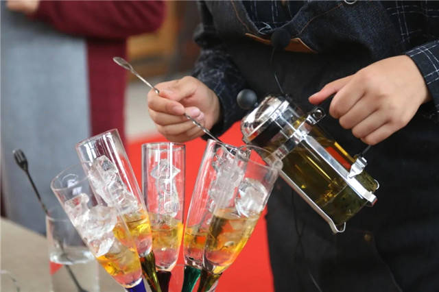 有关于茗动茶都，风雅杭州 第七届中华茶奥会将于12月26日在杭启幕的热门新闻(8)