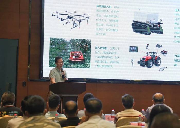 有关于力推茶园管理机械化 服务六堡茶产业发展的热门资讯(3)