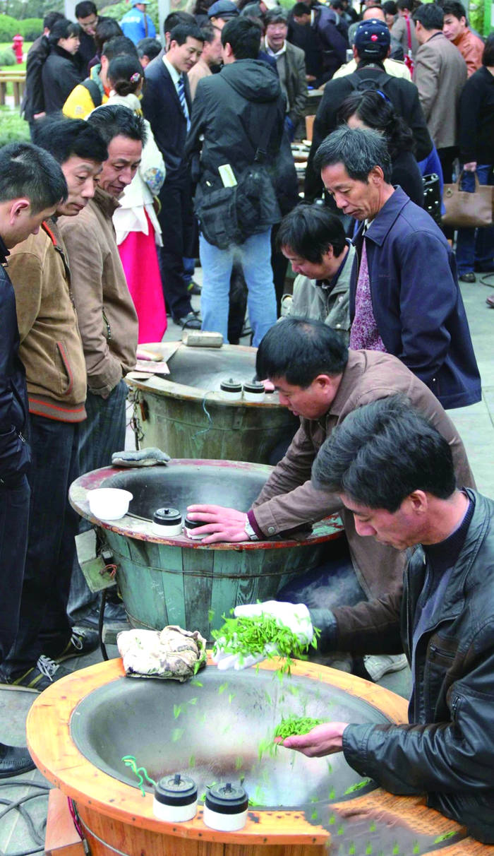 有关于杭州：解码“非遗”·西湖龙井茶采摘制作技艺的热门资讯(1)