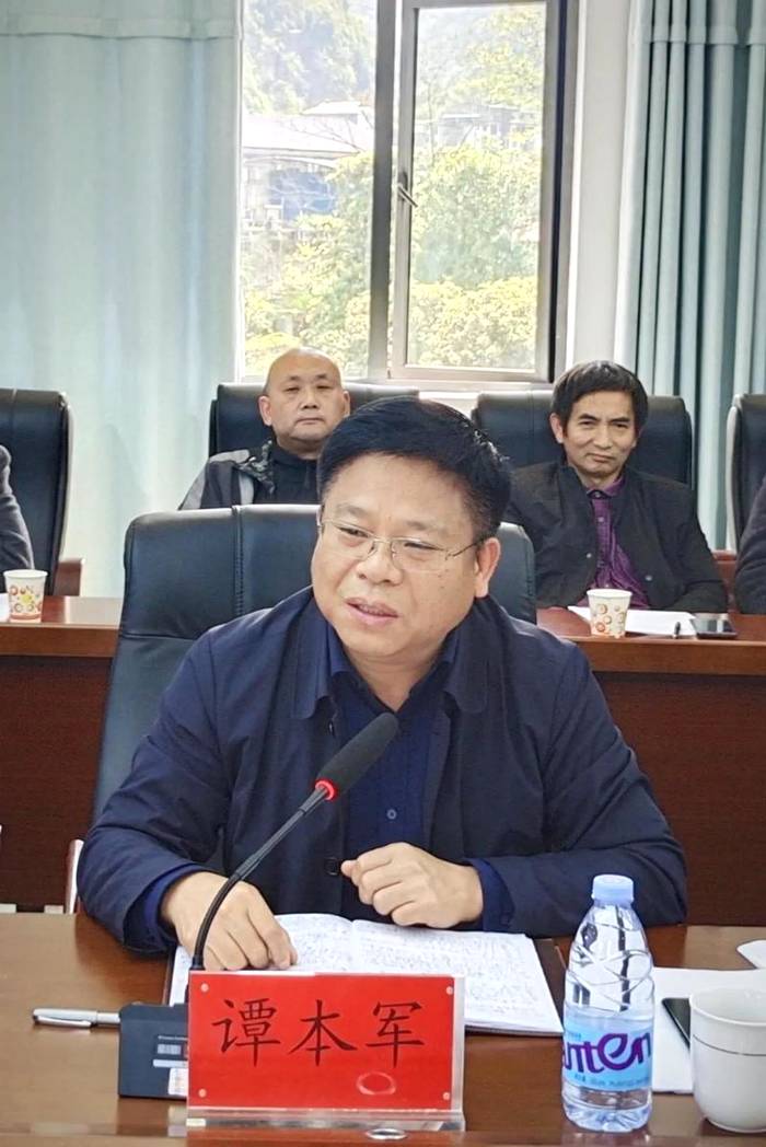 关于湖南省茶业协会战略专家组一行调研石门县茶叶产业的信息(15)