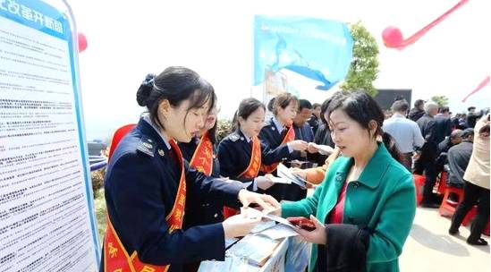 有关于大冶市税务局税法宣传走进“白茶文化节”的最新资讯