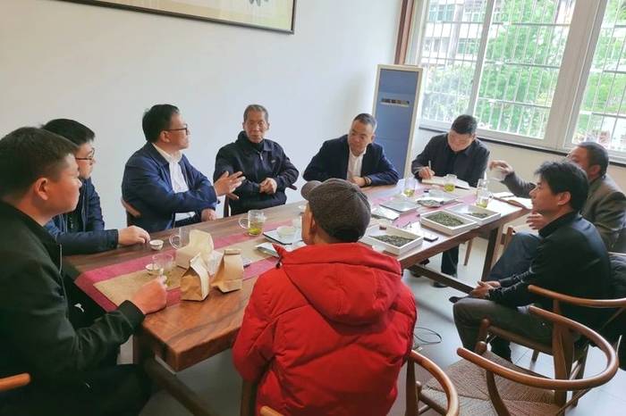 关于高端化引领，品牌化打造 | 县政协主席余建华参加源头高端茶座谈的热门资讯