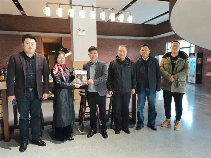 关于安徽省茶文化研究会副会长宋伟一行赴阜阳调研茶酒融合发展的热门信息(12)