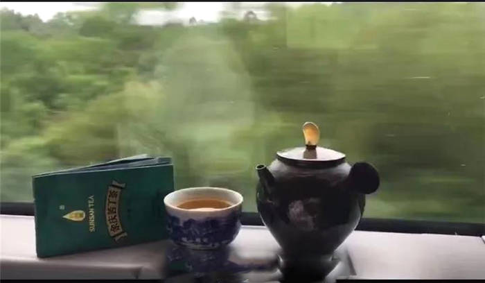 关于广东茶商再次“包”高铁赴黔参加贵州茶产业博览会的热门消息(1)