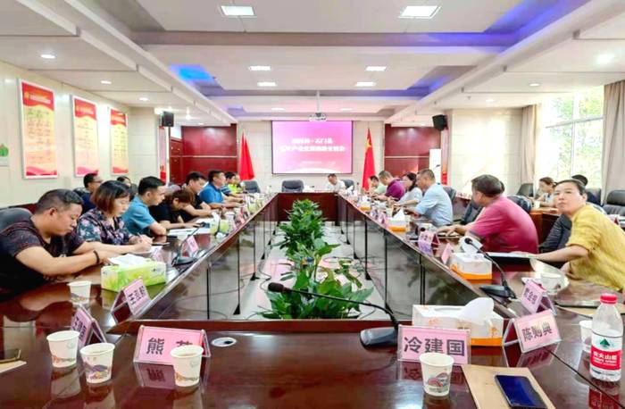 关于石门县茶叶界同行莅临湘西州交流茶产业发展经验的资讯