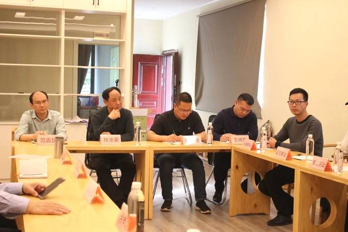 关于海峡两岸茶业交流协会会长陈绍军等一行深入武夷山调研茶产业的新闻(12)