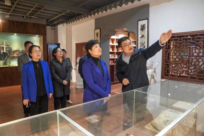 关于广西自治区政府党组成员蔡丽新调研六堡茶文化和产业发展情况的消息(1)