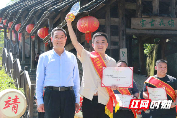 关于助力乡村振兴 湖南省茶业集团荣获“湖南省脱贫攻坚先进集体”的消息(8)