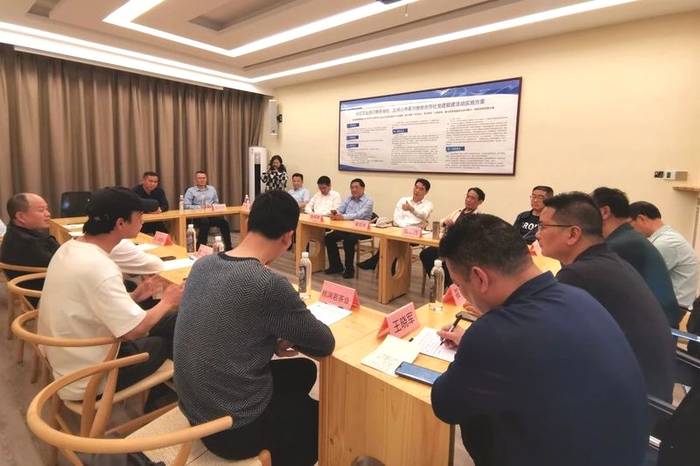 关于海峡两岸茶业交流协会会长陈绍军等一行深入武夷山调研茶产业的新闻(10)