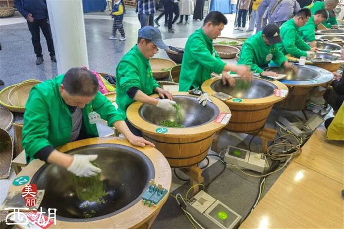 关于“新科炒茶王”花落外桐坞！00后炒茶“后浪”们来了的最新资讯