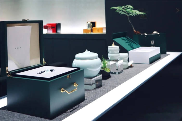 有关于贡牌龙井与瓷颜茶语联袂 带来“真香”瓷茶文化的热门资讯(3)