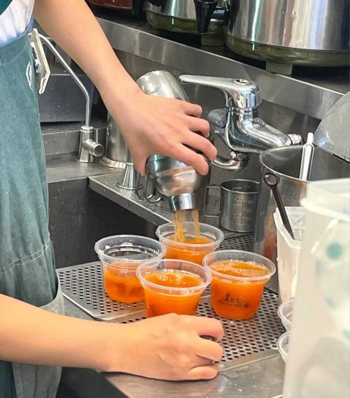 有关于Mini杯奶茶的走红，是一场消费者与品牌的“合谋”的信息(14)