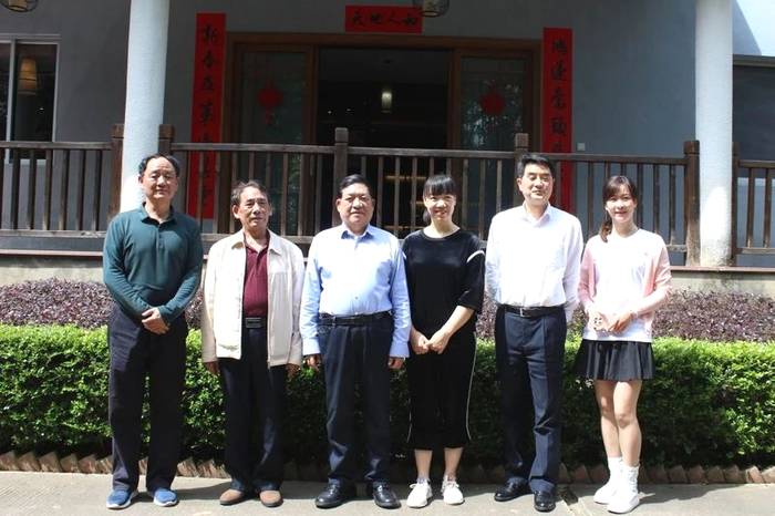 关于海峡两岸茶业交流协会会长陈绍军等一行深入武夷山调研茶产业的新闻(3)