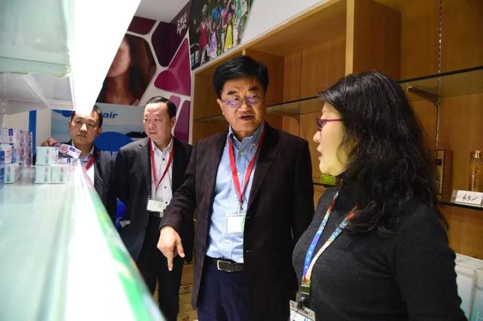 有关于贵州省人大党组书记、副主任慕德贵带队赴上海市开展贵州茶产业招商考察推介的最新信息(1)