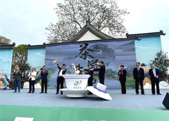 关于2021重庆大足首届“古龙茶文化节”暨乡村旅游民俗展演展销活动纪实的新闻(2)