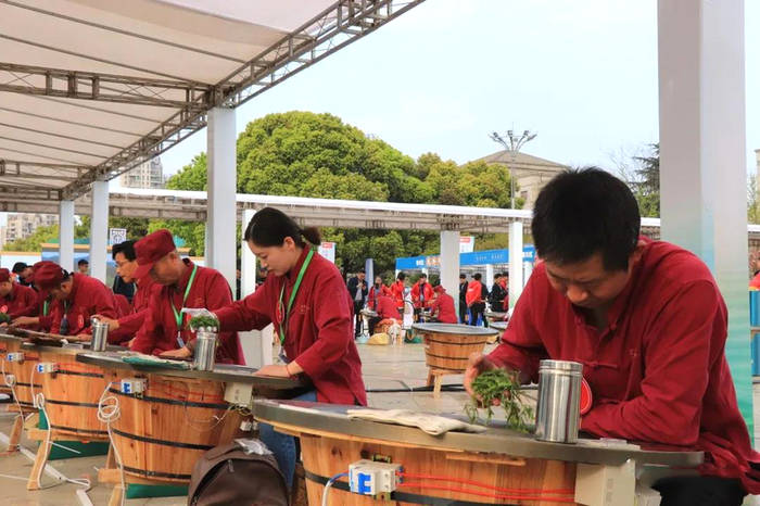 有关于2021浙江省龙井茶手工炒制技能大赛图片集的最新资讯(4)