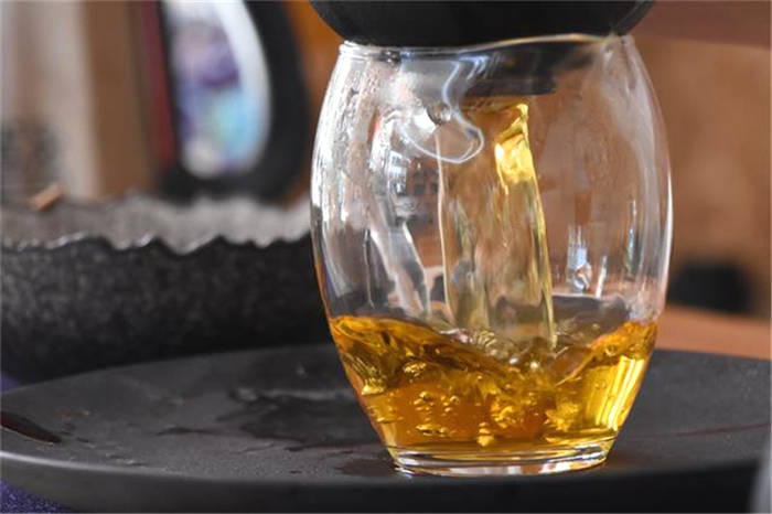 关于千亿茶饮市场扩张仍在继续 渠道运营能力成下一个突破点？的热门消息