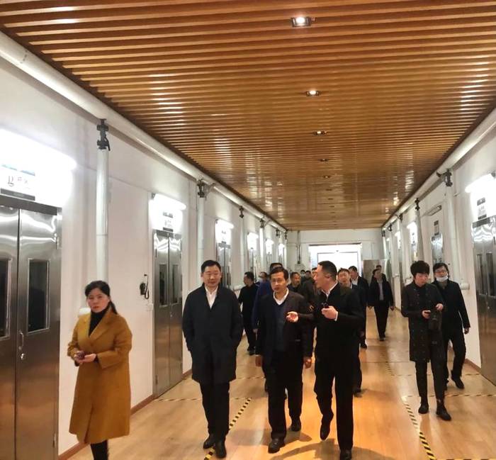 关于红安县党政代表团一行到赤壁茶发集团参观考察的消息(4)