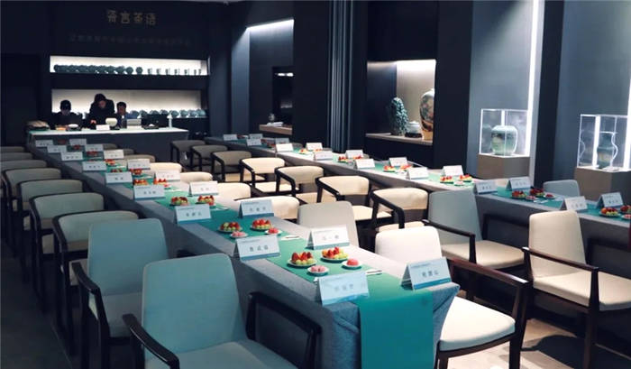 有关于贡牌龙井与瓷颜茶语联袂 带来“真香”瓷茶文化的热门资讯(5)