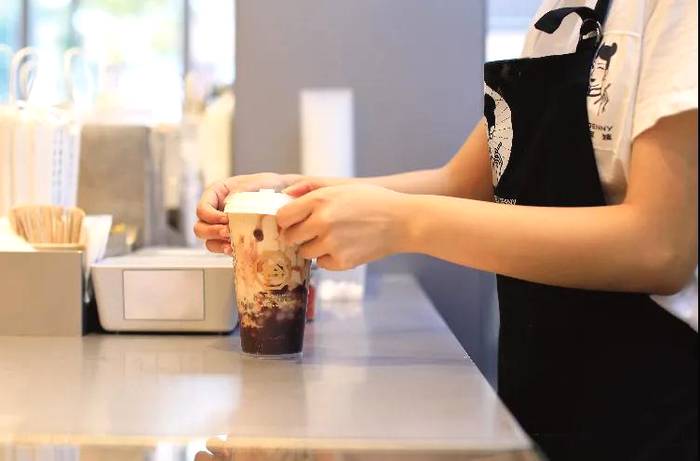 关于新式茶饮品牌“沪上阿姨”获近亿元新一轮融资,全国门店数已超3000家的热门资讯(4)