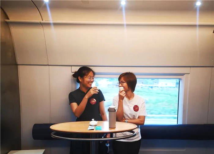 关于广东茶商再次“包”高铁赴黔参加贵州茶产业博览会的热门消息(5)