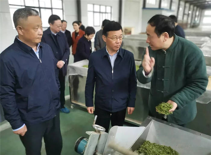 关于湖北襄阳：冯艳飞调研汉家刘氏茶走出国门情况的信息