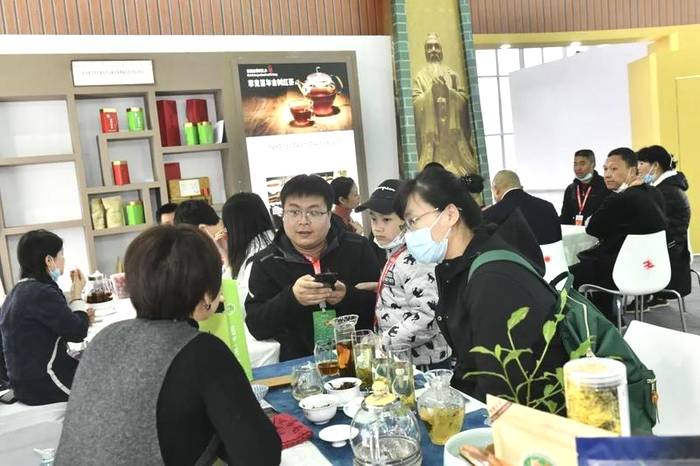 关于第13届贵州茶产业博览会湄潭开幕,谌贻琴、李炳军作重要批示的热门资讯(12)