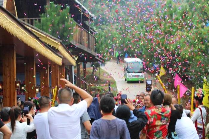 关于“绿水青山就是金山银山”发展理念 着力创建勐海县乡村振兴示范茶园的热门消息(3)