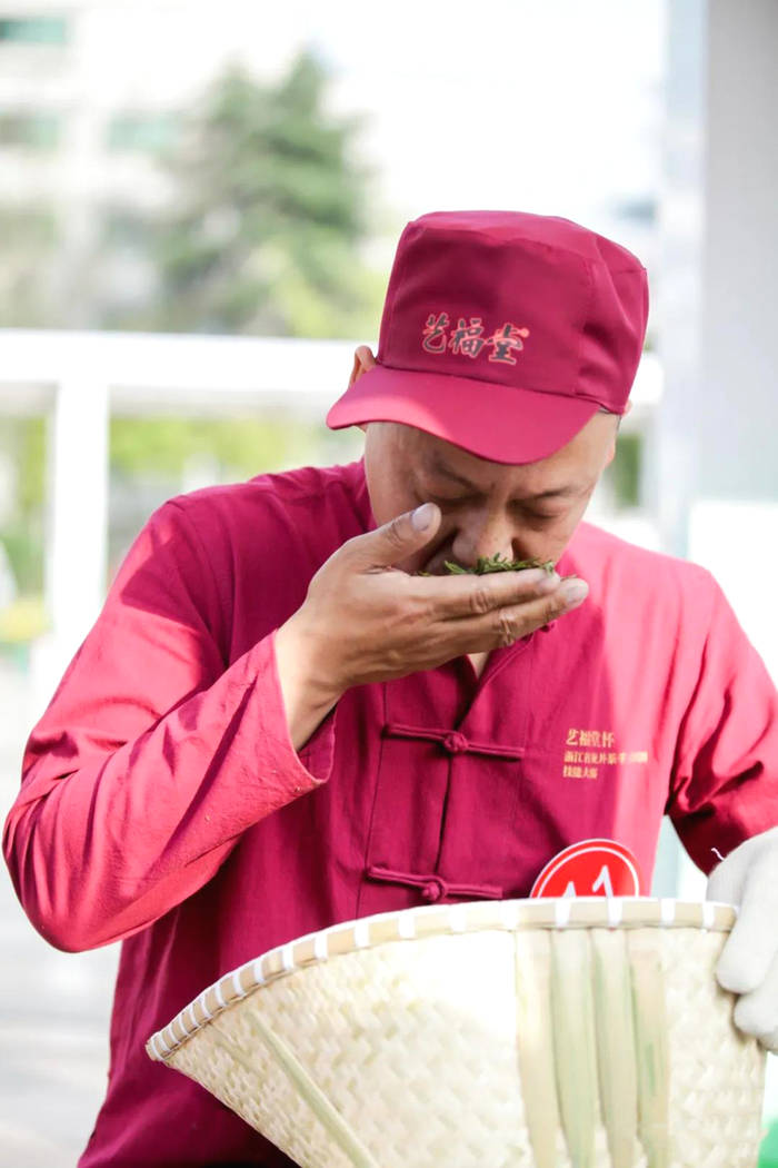 有关于2021浙江省龙井茶手工炒制技能大赛图片集的最新资讯(9)