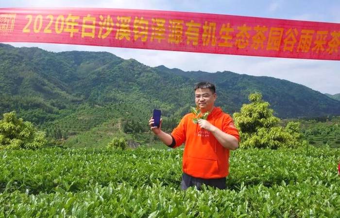 关于助力乡村振兴 湖南省茶业集团荣获“湖南省脱贫攻坚先进集体”的消息(6)