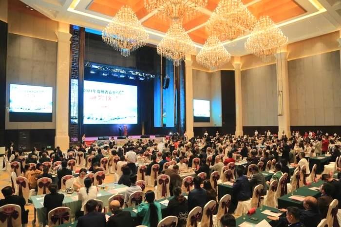 有关于春季斗茶谜底揭晓,八大“茶王”正式出道!的资讯