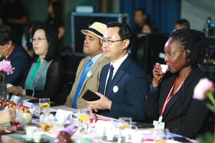 关于茶院士刘仲华解读茶科技：茶中蕴藏着人类健康的密码的热门新闻(1)