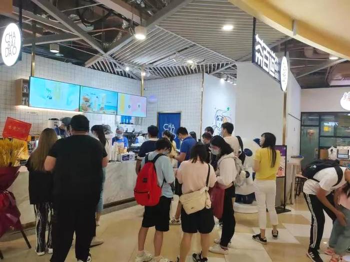 有关于着力时尚茶饮记忆点 茶百道再造夏日饮品新风潮的热门新闻