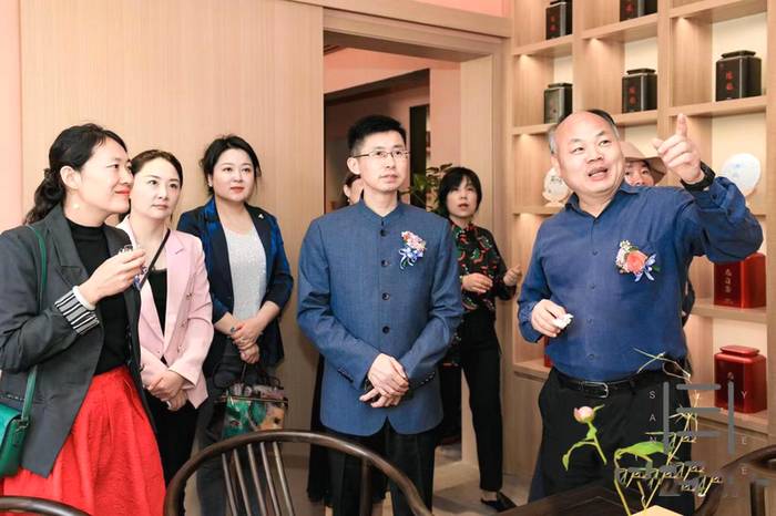 有关于首家“茶仓”式茶文化企业三岄茶仓登陆鹭岛的新闻(12)