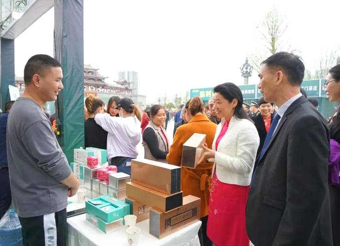 关于2021重庆大足首届“古龙茶文化节”暨乡村旅游民俗展演展销活动纪实的新闻(11)