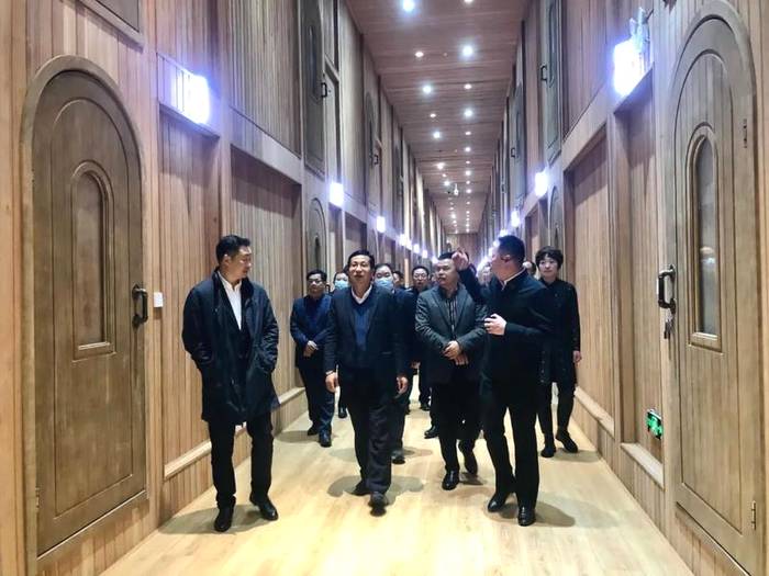 关于红安县党政代表团一行到赤壁茶发集团参观考察的消息(1)