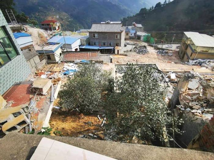 关于探访云南省临沧市双江县冰岛老寨整体搬迁的热门消息(12)