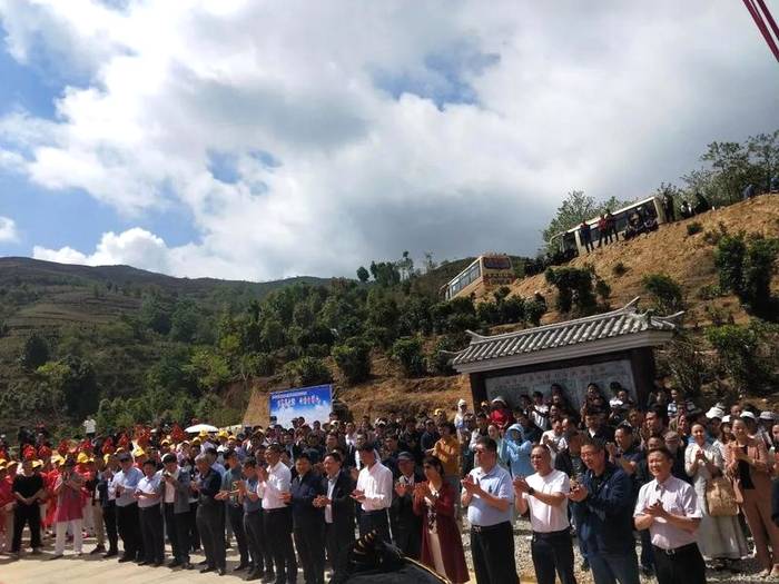 有关于中国首家茶树演化自然博物馆在临沧白莺山挂牌的新闻(10)