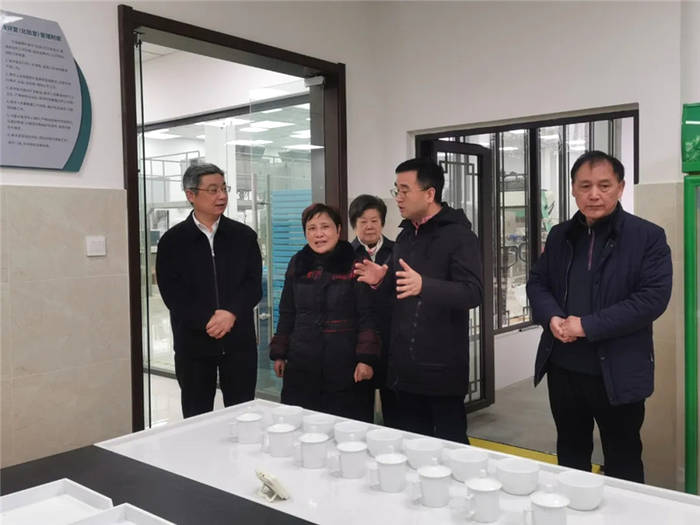 有关于绍兴市茶文化研究会冯建荣会长视察越茶博物馆的热门消息(1)