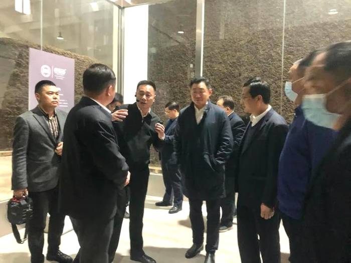 关于红安县党政代表团一行到赤壁茶发集团参观考察的消息(2)