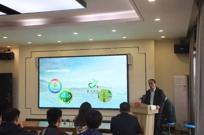 有关于贵州省绿茶品牌发展促进会会长徐谦做客贵州大学茶学讲坛 畅聊“茶产业路在何方 ”的热门消息(1)