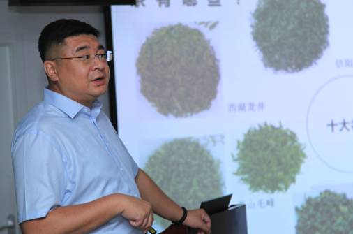 有关于国家国防科技工业局老干部“走进中国茶”的资讯(1)